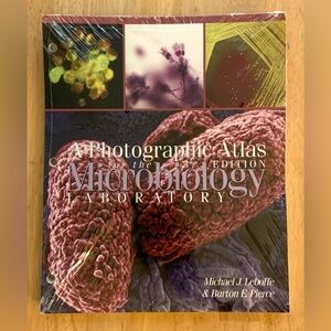A Photographic Atlas for the Microbiology Laboratory, 3rd Edition